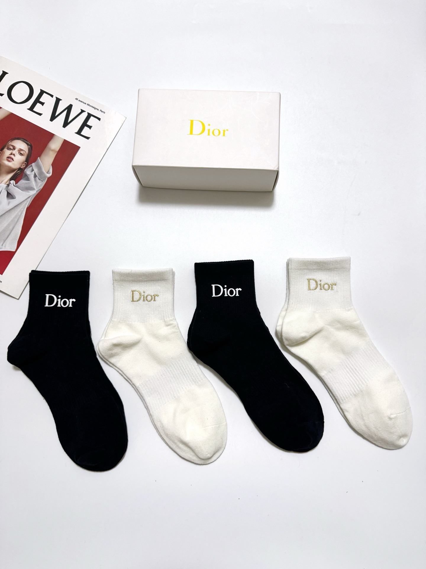 配包装 🌟【一盒4双】 🌟Dior 迪奥 经典字母logo 纯棉短筒袜 经典纯色短袜 🌟ins爆款！专柜在售ing 🌟原