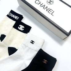 配包装 🌟【一盒4 双】 🌟Chanel 香奈儿 经典纯色 字母logo 纯棉中筒袜 🌟ins爆款!专柜在售ing 🌟 配包装 🌟【一盒4 双】 🌟Chanel 香奈儿 经典纯色 字母logo 纯棉中筒袜 🌟ins爆款!专柜在售ing 🌟