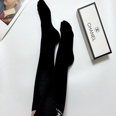 配包装 🌟【一盒一双】 🌟 Chanel 香奈儿 爆款经典字母 logo 长筒袜 小腿袜🔥 纯棉 材质,超完美结合,款式 配包装 🌟【一盒一双】 🌟 Chanel 香奈儿 爆款经典字母 logo 长筒袜 小腿袜🔥 纯棉 材质,超完美结合,款式