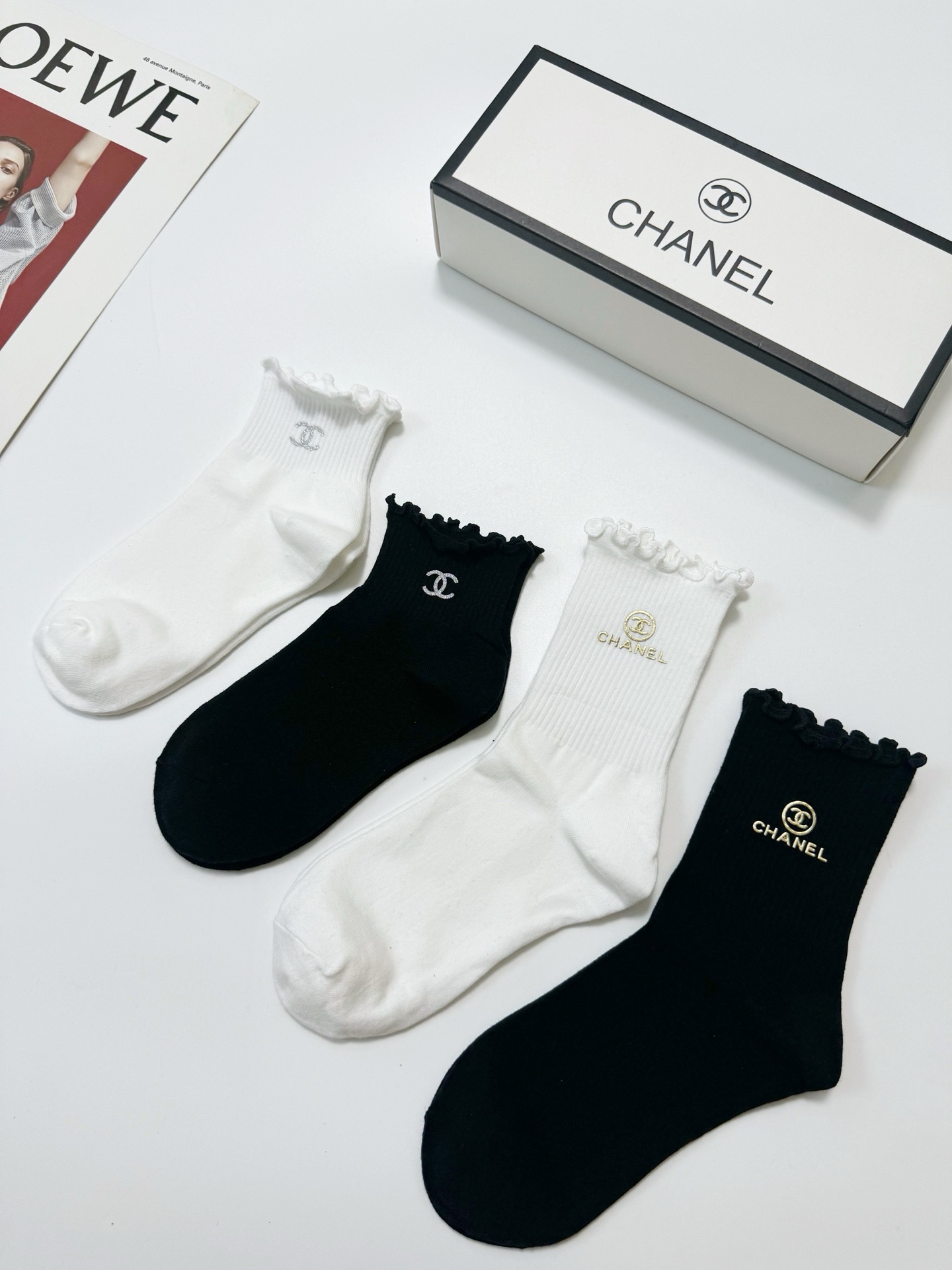 配包装 🌟【一盒4 双】 🌟Chanel 香奈儿 经典字母logo 透气纯棉花边短筒袜  ，ins超火爆红人同款，精美 