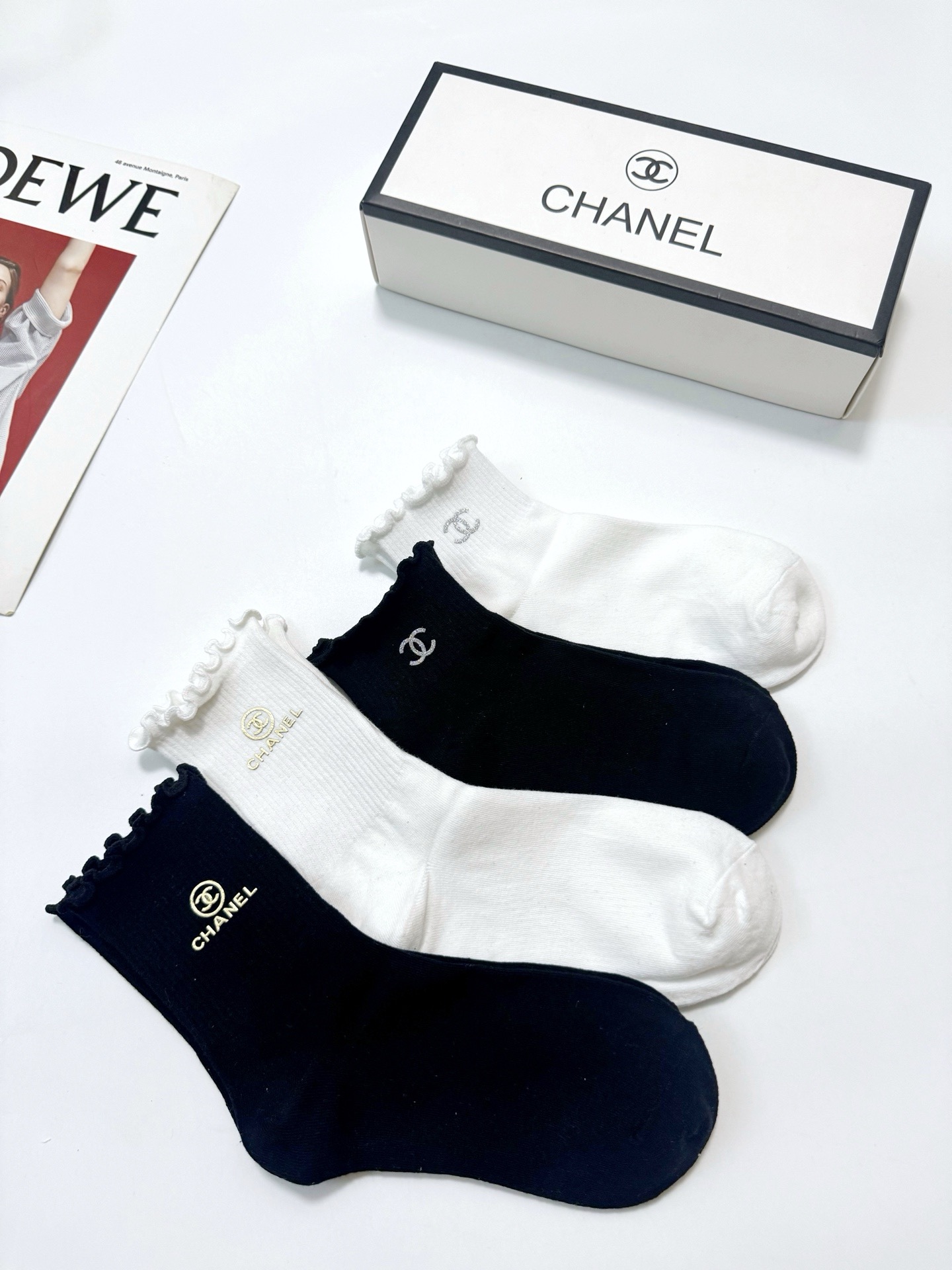 配包装 🌟【一盒4 双】 🌟Chanel 香奈儿 经典字母logo 透气纯棉花边短筒袜  ，ins超火爆红人同款，精美 