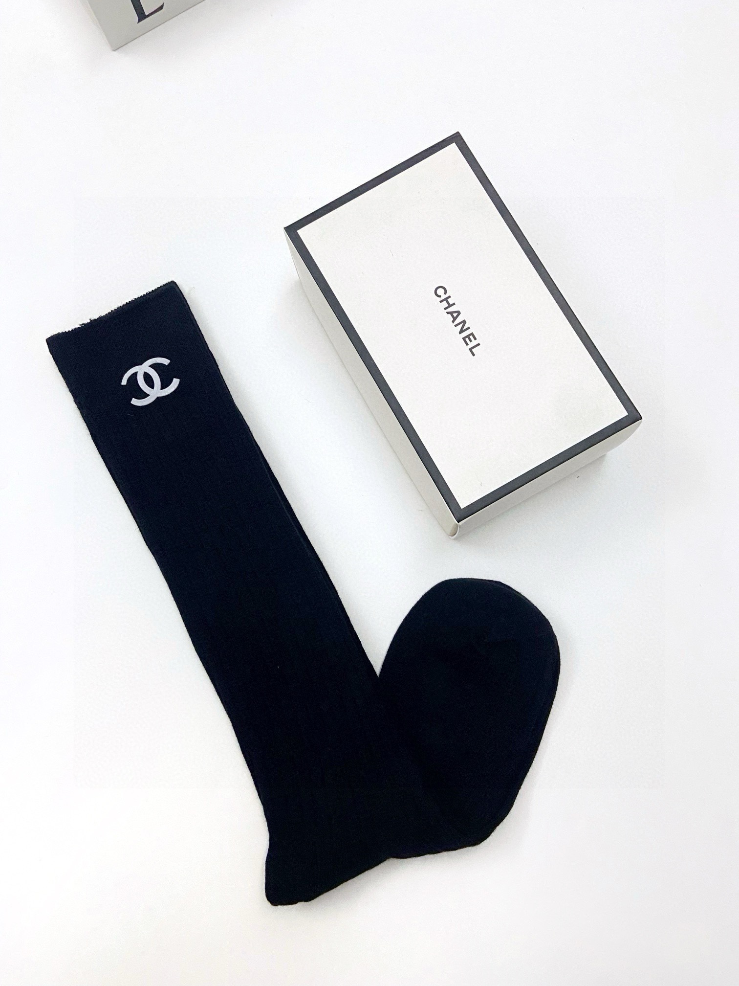 配包装 🌟【一盒一双】 🌟Chanel 香奈儿 经典字母logo纯棉长筒袜  小腿袜 🌟重工装饰个性时尚 🌟ins爆款！