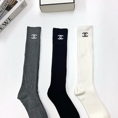 配包装 🌟【一盒一双】 🌟Chanel 香奈儿 经典字母logo纯棉长筒袜 小腿袜 🌟重工装饰个性时尚 🌟ins爆款! 配包装 🌟【一盒一双】 🌟Chanel 香奈儿 经典字母logo纯棉长筒袜 小腿袜 🌟重工装饰个性时尚 🌟ins爆款!