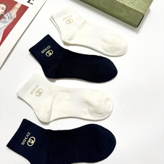 配包装 🌟【一盒4 双】 🌟Gucci 古琦 经典字母logo纯棉中筒袜 🌟ins爆款!专柜在售ing 🌟好看到爆炸 配包装 🌟【一盒4 双】 🌟Gucci 古琦 经典字母logo纯棉中筒袜 🌟ins爆款!专柜在售ing 🌟好看到爆炸