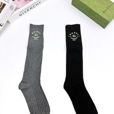 配包装 🌟【一盒一双】 🌟Gucci 古琦 经典字母logo纯棉长筒袜 小腿袜 🌟重工装饰个性时尚 🌟ins爆款!专 配包装 🌟【一盒一双】 🌟Gucci 古琦 经典字母logo纯棉长筒袜 小腿袜 🌟重工装饰个性时尚 🌟ins爆款!专