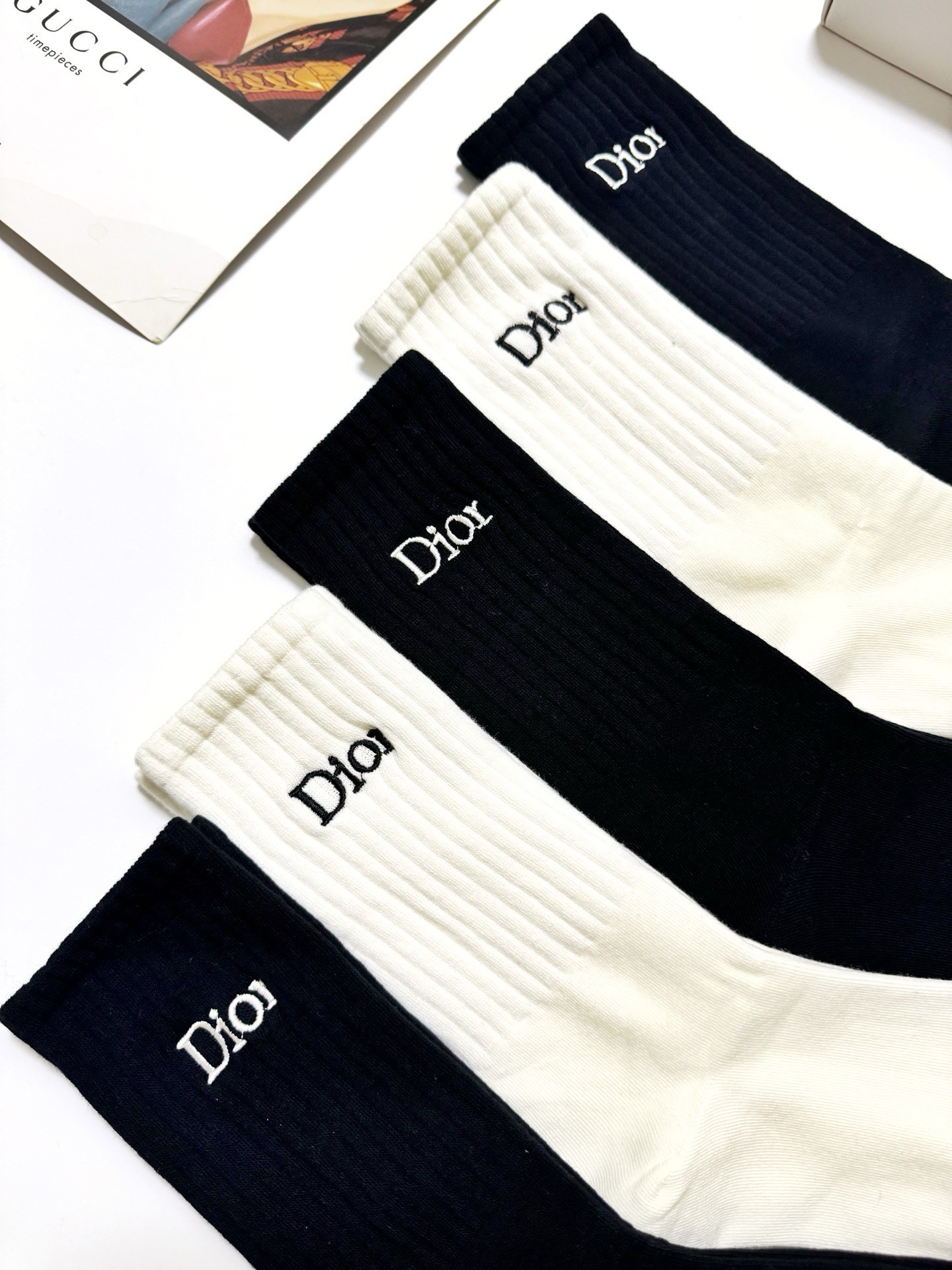 配包装 🌟【一盒5 双】  🌟Dior 迪奥 经典刺绣字母logo 纯棉中筒袜   ，ins超火爆小腿袜，纯棉面料，潮人