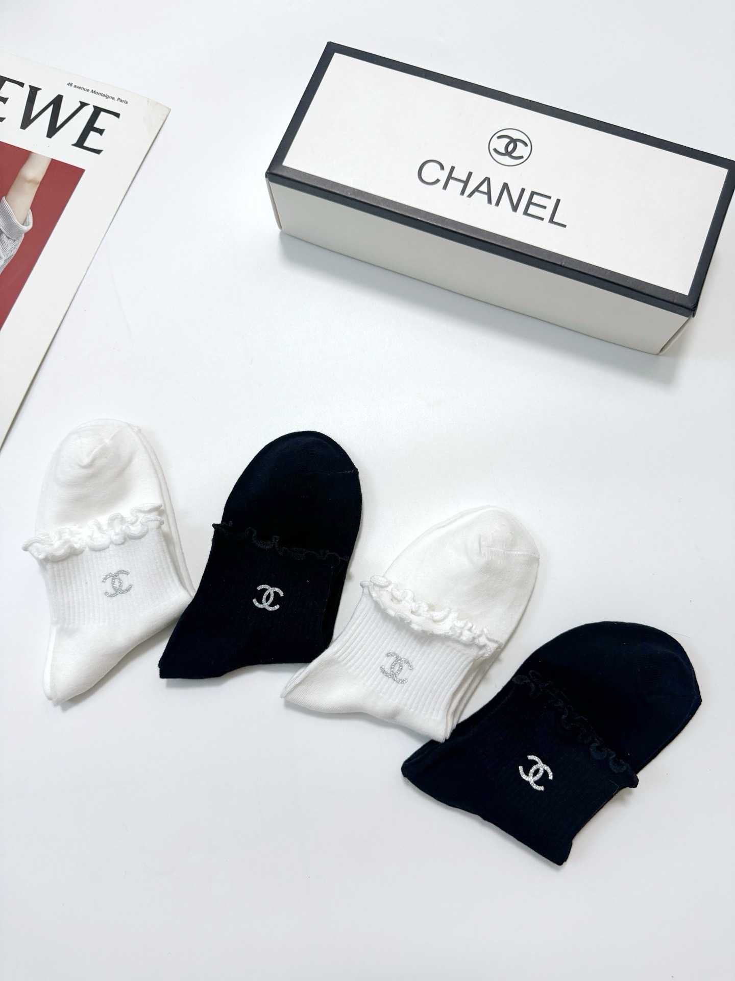 配包装 🌟【一盒4 双】 🌟Chanel 香奈儿 经典字母logo 透气纯棉花边短筒袜  ，ins超火爆红人同款，精美 