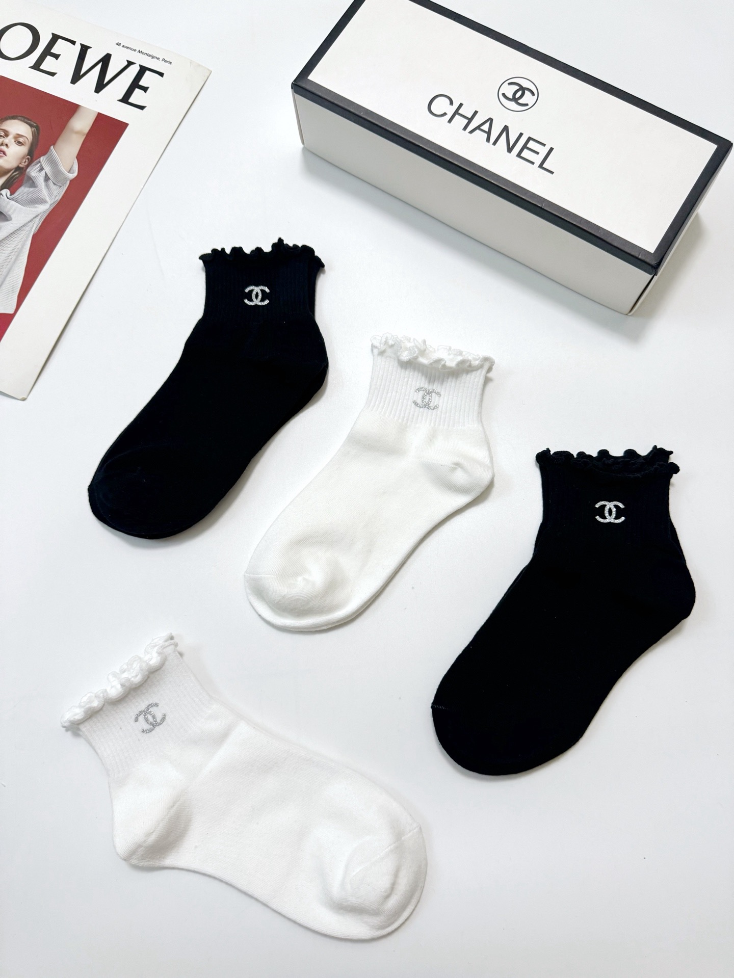 配包装 🌟【一盒4 双】 🌟Chanel 香奈儿 经典字母logo 透气纯棉花边短筒袜  ，ins超火爆红人同款，精美 