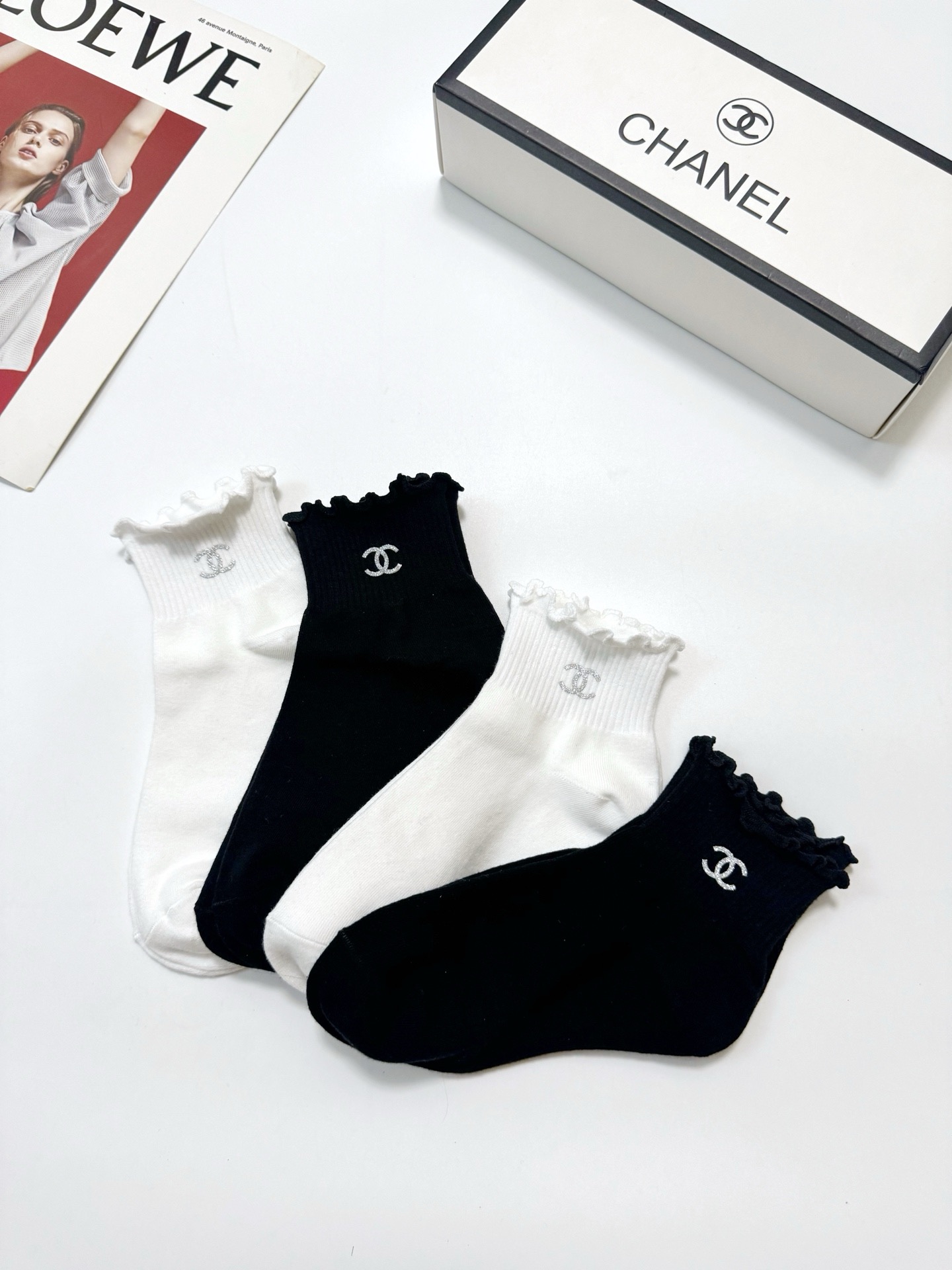 配包装 🌟【一盒4 双】 🌟Chanel 香奈儿 经典字母logo 透气纯棉花边短筒袜  ，ins超火爆红人同款，精美 