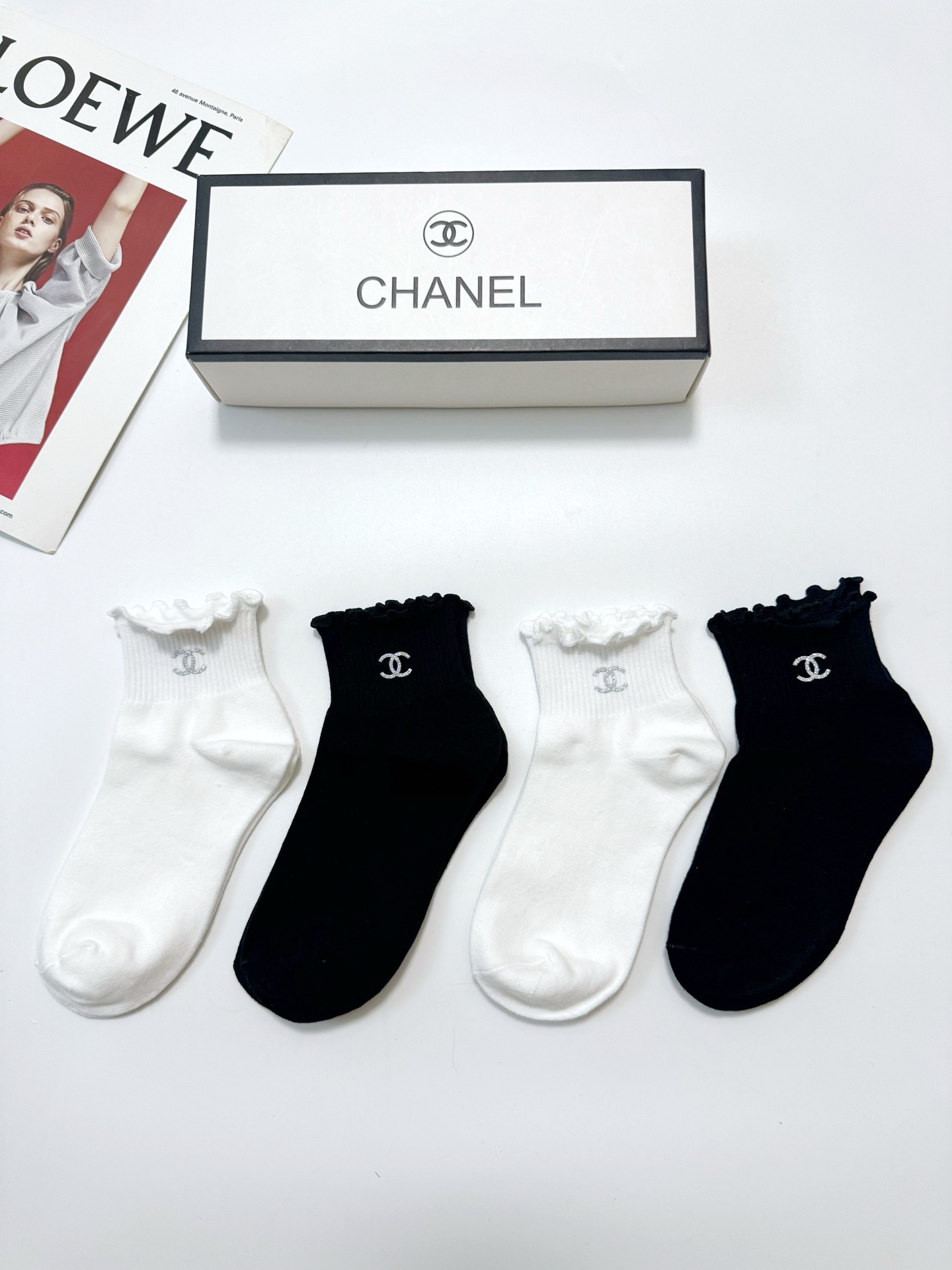 配包装 🌟【一盒4 双】 🌟Chanel 香奈儿 经典字母logo 透气纯棉花边短筒袜  ，ins超火爆红人同款，精美 