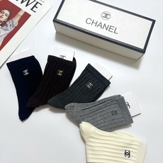 配包装 🌟【一盒5 双】 🌟Chanel 香奈儿 经典刺绣字母logo 纯棉中筒袜 ,ins超火爆小腿袜,纯棉面料 配包装 🌟【一盒5 双】 🌟Chanel 香奈儿 经典刺绣字母logo 纯棉中筒袜 ,ins超火爆小腿袜,纯棉面料