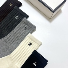 配包装 🌟【一盒5 双】 🌟Chanel 香奈儿 经典刺绣字母logo 纯棉中筒袜 ,ins超火爆小腿袜,纯棉面料 配包装 🌟【一盒5 双】 🌟Chanel 香奈儿 经典刺绣字母logo 纯棉中筒袜 ,ins超火爆小腿袜,纯棉面料