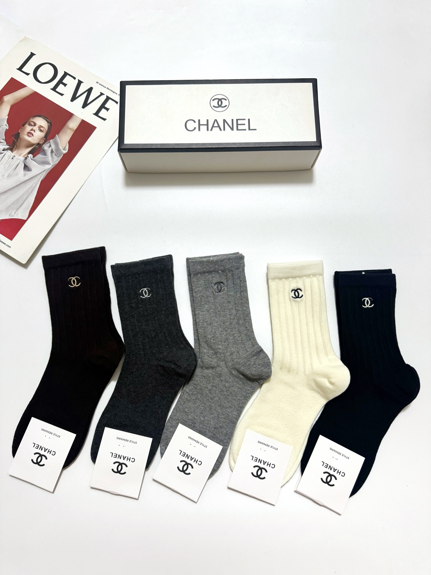 配包装 🌟【一盒5 双】  🌟Chanel 香奈儿 经典刺绣字母logo 纯棉中筒袜   ，ins超火爆小腿袜，纯棉面料