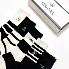 配包装 🌟【一盒5 双】 🌟Chanel 香奈儿 经典字母刺绣logo 纯棉中筒袜 ,ins超火爆中筒袜 纯棉小腿 配包装 🌟【一盒5 双】 🌟Chanel 香奈儿 经典字母刺绣logo 纯棉中筒袜 ,ins超火爆中筒袜 纯棉小腿