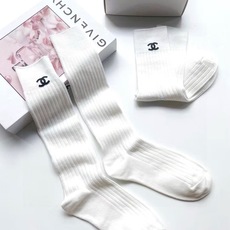 配包装 🌟【一盒2双】 🌟Chanel 香奈儿 经典字母logo纯棉长筒袜 小腿袜 🌟重工装饰个性时尚 🌟ins爆款! 配包装 🌟【一盒2双】 🌟Chanel 香奈儿 经典字母logo纯棉长筒袜 小腿袜 🌟重工装饰个性时尚 🌟ins爆款!