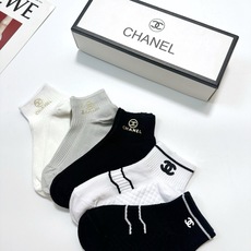 配包装 🌟【一盒5双】 🌟Chanel 香奈儿 经典字母logo 纯棉短筒袜 ,ins超火爆 纯棉面料,潮人必备 配包装 🌟【一盒5双】 🌟Chanel 香奈儿 经典字母logo 纯棉短筒袜 ,ins超火爆 纯棉面料,潮人必备