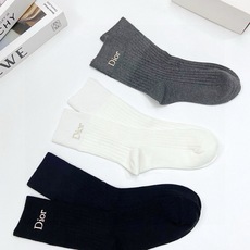 配包装 🌟【一盒3 双】 🌟 Dior 迪奥 经典字母logo纯棉 中筒袜 🌟经典配色个性时尚 🌟ins爆款!专柜在 配包装 🌟【一盒3 双】 🌟 Dior 迪奥 经典字母logo纯棉 中筒袜 🌟经典配色个性时尚 🌟ins爆款!专柜在