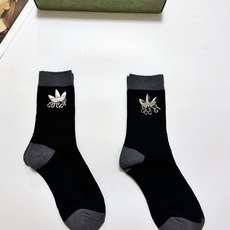 配包装 🌟【一盒2 双】 🌟Gucci 古琦 经典字母logo 纯棉中筒袜 ,ins超火爆短袜,纯棉面料,潮人必 配包装 🌟【一盒2 双】 🌟Gucci 古琦 经典字母logo 纯棉中筒袜 ,ins超火爆短袜,纯棉面料,潮人必
