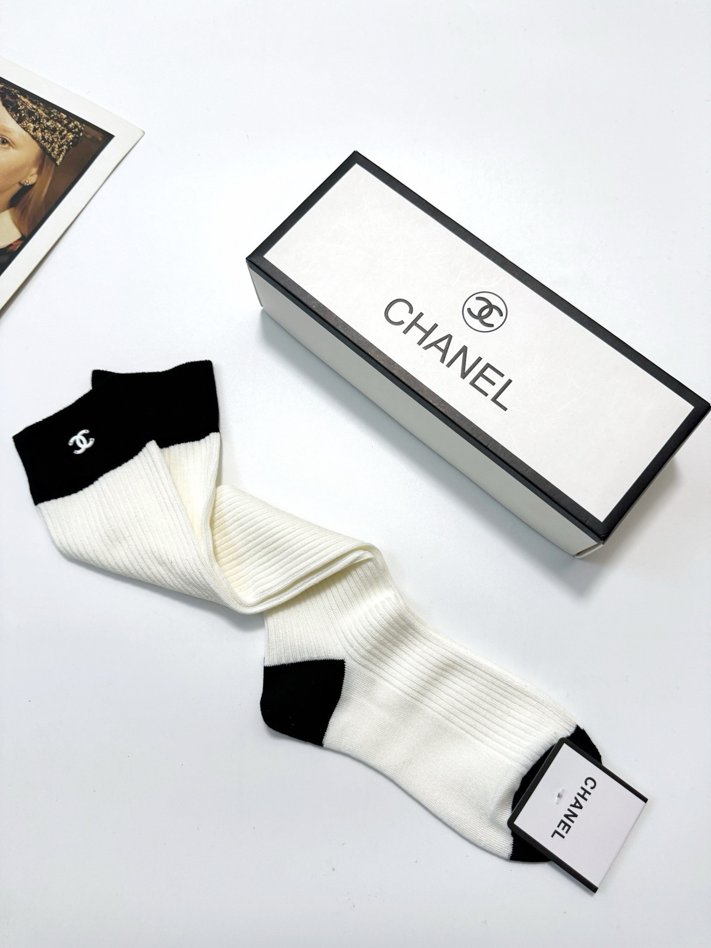 配包装 🌟 一盒一双 🌟Chanel 香奈儿 经典重工手缝字母logo 纯棉中筒袜 小腿袜  🌟ins爆款！专柜在售in