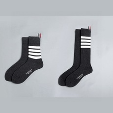 配原版盒 🌟【一盒2 双】 🌟THOM BROWNE · 桑姆 布朗尼❗ 🌟超级爆款!网红小腿袜,中筒袜+长筒袜,经典爆 配原版盒 🌟【一盒2 双】 🌟THOM BROWNE · 桑姆 布朗尼❗ 🌟超级爆款!网红小腿袜,中筒袜+长筒袜,经典爆