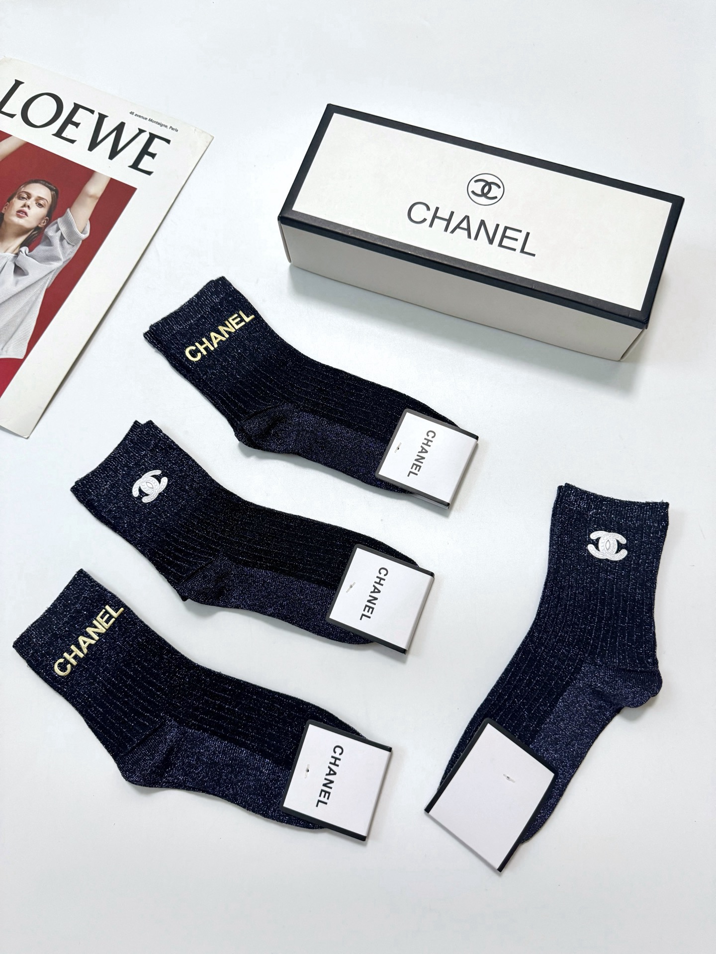 配包装 🌟【一盒4双】 🌟 Chanel 香奈儿 经典字母logo金银丝混纺中筒袜   🌟经典配色个性时尚 🌟ins爆款