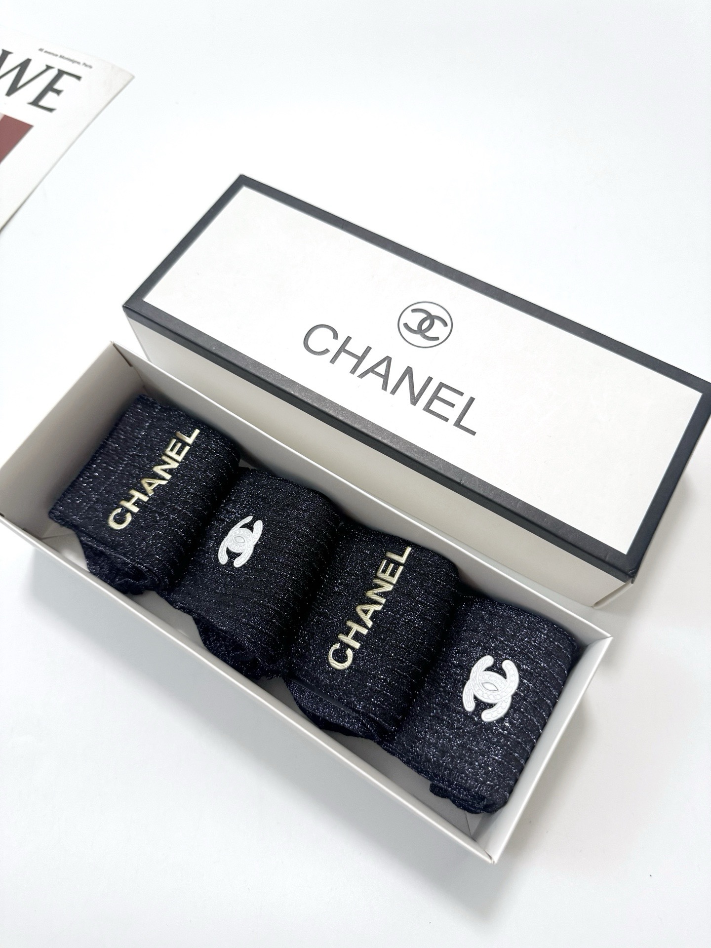 配包装 🌟【一盒4双】 🌟 Chanel 香奈儿 经典字母logo金银丝混纺中筒袜   🌟经典配色个性时尚 🌟ins爆款
