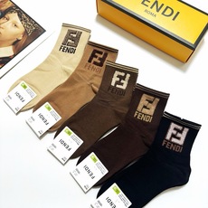 配包装 🌟【一盒5 双】 🌟Fendi 芬迪 经典字母 logo短袜 !纯棉面料软糯亲肤! 🌟ins爆款!专柜在售in 配包装 🌟【一盒5 双】 🌟Fendi 芬迪 经典字母 logo短袜 !纯棉面料软糯亲肤! 🌟ins爆款!专柜在售in