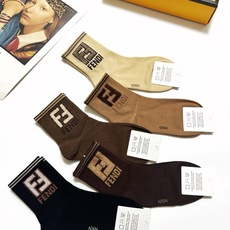 配包装 🌟【一盒5 双】 🌟Fendi 芬迪 经典字母 logo短袜 !纯棉面料软糯亲肤! 🌟ins爆款!专柜在售in 配包装 🌟【一盒5 双】 🌟Fendi 芬迪 经典字母 logo短袜 !纯棉面料软糯亲肤! 🌟ins爆款!专柜在售in
