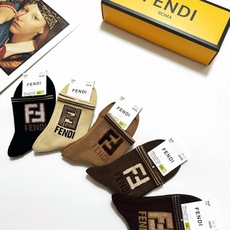 配包装 🌟【一盒5 双】 🌟Fendi 芬迪 经典字母 logo短袜 !纯棉面料软糯亲肤! 🌟ins爆款!专柜在售in 配包装 🌟【一盒5 双】 🌟Fendi 芬迪 经典字母 logo短袜 !纯棉面料软糯亲肤! 🌟ins爆款!专柜在售in