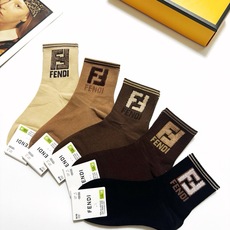 配包装 🌟【一盒5 双】 🌟Fendi 芬迪 经典字母 logo短袜 !纯棉面料软糯亲肤! 🌟ins爆款!专柜在售in 配包装 🌟【一盒5 双】 🌟Fendi 芬迪 经典字母 logo短袜 !纯棉面料软糯亲肤! 🌟ins爆款!专柜在售in