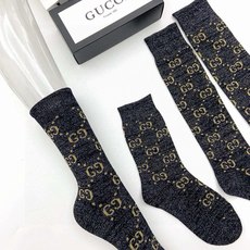 配包装 🌟【一盒2 双】 🌟Gucci 古奇 爆款金银丝长筒袜 中筒袜,超级火爆小腿袜🔥双针针织混纺金银丝材质,超完美结 配包装 🌟【一盒2 双】 🌟Gucci 古奇 爆款金银丝长筒袜 中筒袜,超级火爆小腿袜🔥双针针织混纺金银丝材质,超完美结