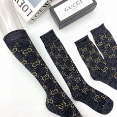 配包装 🌟【一盒2 双】 🌟Gucci 古奇 爆款金银丝长筒袜 中筒袜,超级火爆小腿袜🔥双针针织混纺金银丝材质,超完美结 配包装 🌟【一盒2 双】 🌟Gucci 古奇 爆款金银丝长筒袜 中筒袜,超级火爆小腿袜🔥双针针织混纺金银丝材质,超完美结