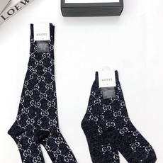配包装 🌟【一盒2 双】 🌟Gucci 古奇 爆款金银丝长筒袜 中筒袜,超级火爆小腿袜🔥双针针织混纺金银丝材质,超完美结 配包装 🌟【一盒2 双】 🌟Gucci 古奇 爆款金银丝长筒袜 中筒袜,超级火爆小腿袜🔥双针针织混纺金银丝材质,超完美结