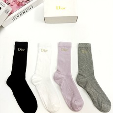 (爆款回货) 配包装 🌟【一盒4 双】 🌟 Dior 迪奥 经典字母logo 超薄无骨中筒袜,纯棉 条纹小腿袜 堆堆袜 (爆款回货) 配包装 🌟【一盒4 双】 🌟 Dior 迪奥 经典字母logo 超薄无骨中筒袜,纯棉 条纹小腿袜 堆堆袜