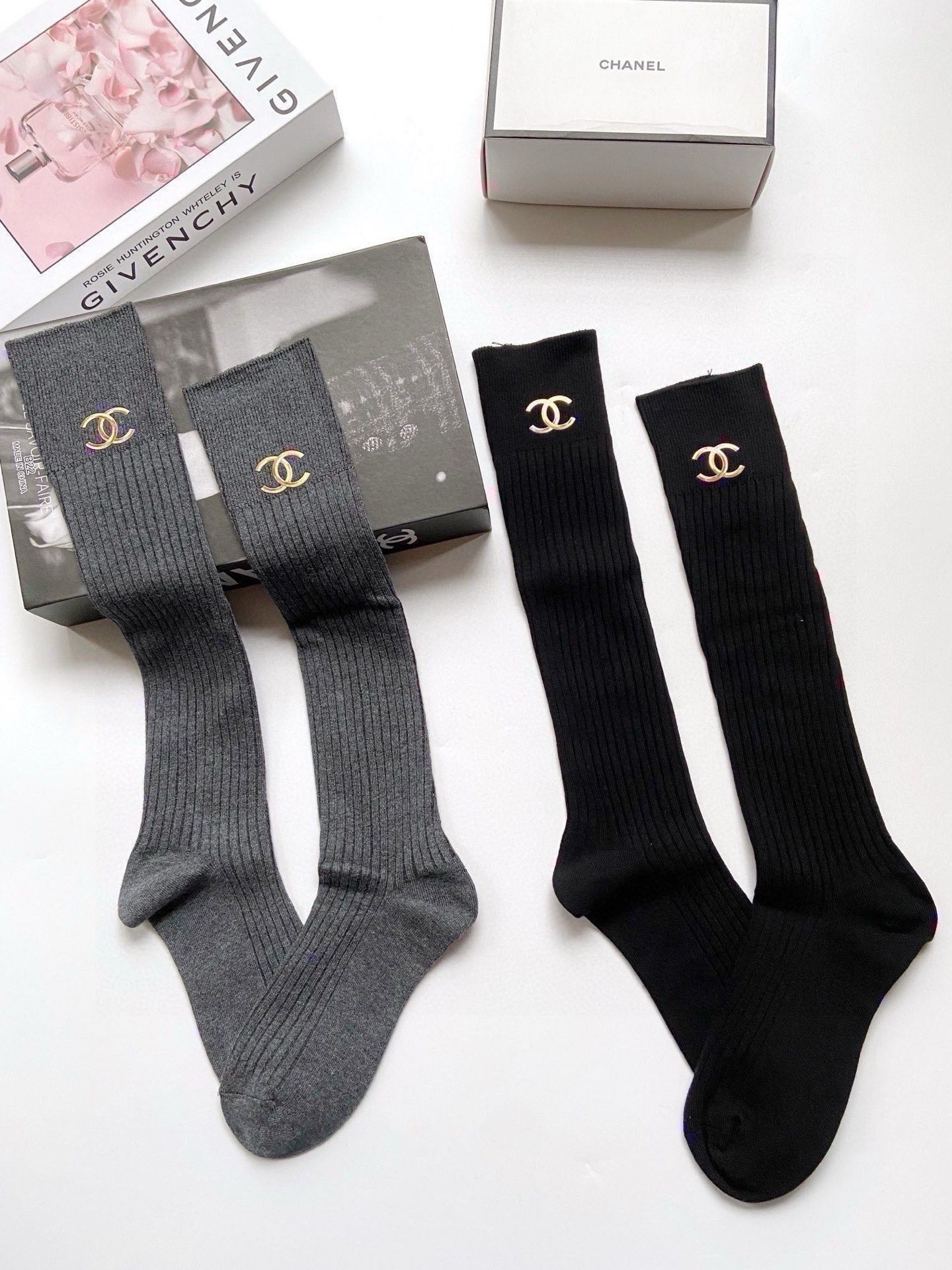 配包装 🌟【一盒一双】 🌟Chanel 香奈儿 经典双C字母logo纯棉长筒袜  小腿袜 🌟ins爆款！专柜在售ing 