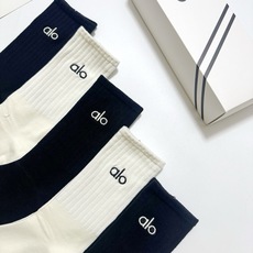 配包装 🌟【一盒5 双】 🌟alo 经典刺绣字母logo 纯棉中筒袜 ,ins超火爆小腿袜,纯棉面料,潮人必备 , 配包装 🌟【一盒5 双】 🌟alo 经典刺绣字母logo 纯棉中筒袜 ,ins超火爆小腿袜,纯棉面料,潮人必备 ,