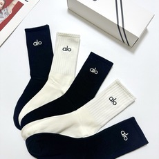 配包装 🌟【一盒5 双】 🌟alo 经典刺绣字母logo 纯棉中筒袜 ,ins超火爆小腿袜,纯棉面料,潮人必备 , 配包装 🌟【一盒5 双】 🌟alo 经典刺绣字母logo 纯棉中筒袜 ,ins超火爆小腿袜,纯棉面料,潮人必备 ,