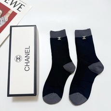 配包装 🌟【一盒2双】 🌟Chanel香奈儿 字母logo纯棉中筒袜 🌟重工装饰个性时尚 🌟ins爆款!专柜在售in 配包装 🌟【一盒2双】 🌟Chanel香奈儿 字母logo纯棉中筒袜 🌟重工装饰个性时尚 🌟ins爆款!专柜在售in