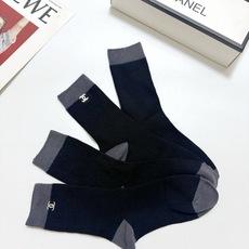 配包装 🌟【一盒2双】 🌟Chanel香奈儿 字母logo纯棉中筒袜 🌟重工装饰个性时尚 🌟ins爆款!专柜在售in 配包装 🌟【一盒2双】 🌟Chanel香奈儿 字母logo纯棉中筒袜 🌟重工装饰个性时尚 🌟ins爆款!专柜在售in