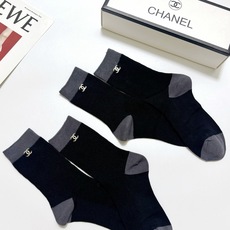 配包装 🌟【一盒2双】 🌟Chanel香奈儿 字母logo纯棉中筒袜 🌟重工装饰个性时尚 🌟ins爆款!专柜在售in 配包装 🌟【一盒2双】 🌟Chanel香奈儿 字母logo纯棉中筒袜 🌟重工装饰个性时尚 🌟ins爆款!专柜在售in