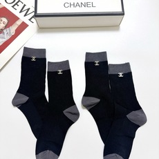 配包装 🌟【一盒2双】 🌟Chanel香奈儿 字母logo纯棉中筒袜 🌟重工装饰个性时尚 🌟ins爆款!专柜在售in 配包装 🌟【一盒2双】 🌟Chanel香奈儿 字母logo纯棉中筒袜 🌟重工装饰个性时尚 🌟ins爆款!专柜在售in