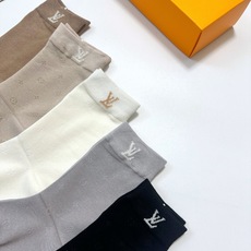 配包装 🌟【一盒5 双】 🌟LV 路易威登 暗花字母logo纯棉中筒袜 🌟重工装饰个性时尚 🌟ins爆款!专柜在售i 配包装 🌟【一盒5 双】 🌟LV 路易威登 暗花字母logo纯棉中筒袜 🌟重工装饰个性时尚 🌟ins爆款!专柜在售i