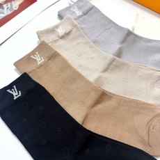 配包装 🌟【一盒5 双】 🌟LV 路易威登 暗花字母logo纯棉中筒袜 🌟重工装饰个性时尚 🌟ins爆款!专柜在售i 配包装 🌟【一盒5 双】 🌟LV 路易威登 暗花字母logo纯棉中筒袜 🌟重工装饰个性时尚 🌟ins爆款!专柜在售i