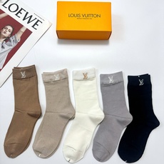 配包装 🌟【一盒5 双】 🌟LV 路易威登 暗花字母logo纯棉中筒袜 🌟重工装饰个性时尚 🌟ins爆款!专柜在售i 配包装 🌟【一盒5 双】 🌟LV 路易威登 暗花字母logo纯棉中筒袜 🌟重工装饰个性时尚 🌟ins爆款!专柜在售i