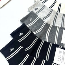 配包装 🌟【一盒5 双】 🌟alo 条纹 字母logo纯棉中筒袜 🌟重工装饰个性时尚 🌟ins爆款!专柜在售ing 配包装 🌟【一盒5 双】 🌟alo 条纹 字母logo纯棉中筒袜 🌟重工装饰个性时尚 🌟ins爆款!专柜在售ing