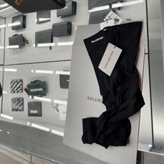 高版本【腰部印胶logo】 配包装 【一盒一双】🌟Balenciaga巴黎世家字母丝袜 🌟好看到爆炸 ,欧美大牌丝袜🔥 高版本【腰部印胶logo】 配包装 【一盒一双】🌟Balenciaga巴黎世家字母丝袜 🌟好看到爆炸 ,欧美大牌丝袜🔥