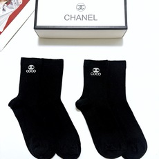 配包装 🌟【一盒2双】 🌟Chanel 香奈儿 经典字母logo 中筒袜,纯棉竖纹堆堆袜 🌟ins爆款!专柜在售ing 配包装 🌟【一盒2双】 🌟Chanel 香奈儿 经典字母logo 中筒袜,纯棉竖纹堆堆袜 🌟ins爆款!专柜在售ing