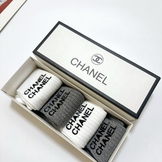 配包装 🌟【一盒4 双】 🌟Chanel 香奈儿 经典字母logo 纯棉中筒袜 ,ins超火爆红人同款,精美 面料,潮 配包装 🌟【一盒4 双】 🌟Chanel 香奈儿 经典字母logo 纯棉中筒袜 ,ins超火爆红人同款,精美 面料,潮