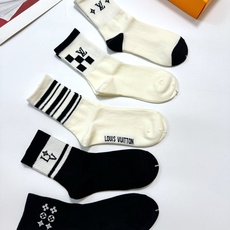 配包装 🌟【一盒5双】 🌟LV 路易威登 经典字母logo中筒袜 🌟好看到爆炸 欧美大牌🔥🌟潮人必不能少的专柜代购品质 配包装 🌟【一盒5双】 🌟LV 路易威登 经典字母logo中筒袜 🌟好看到爆炸 欧美大牌🔥🌟潮人必不能少的专柜代购品质