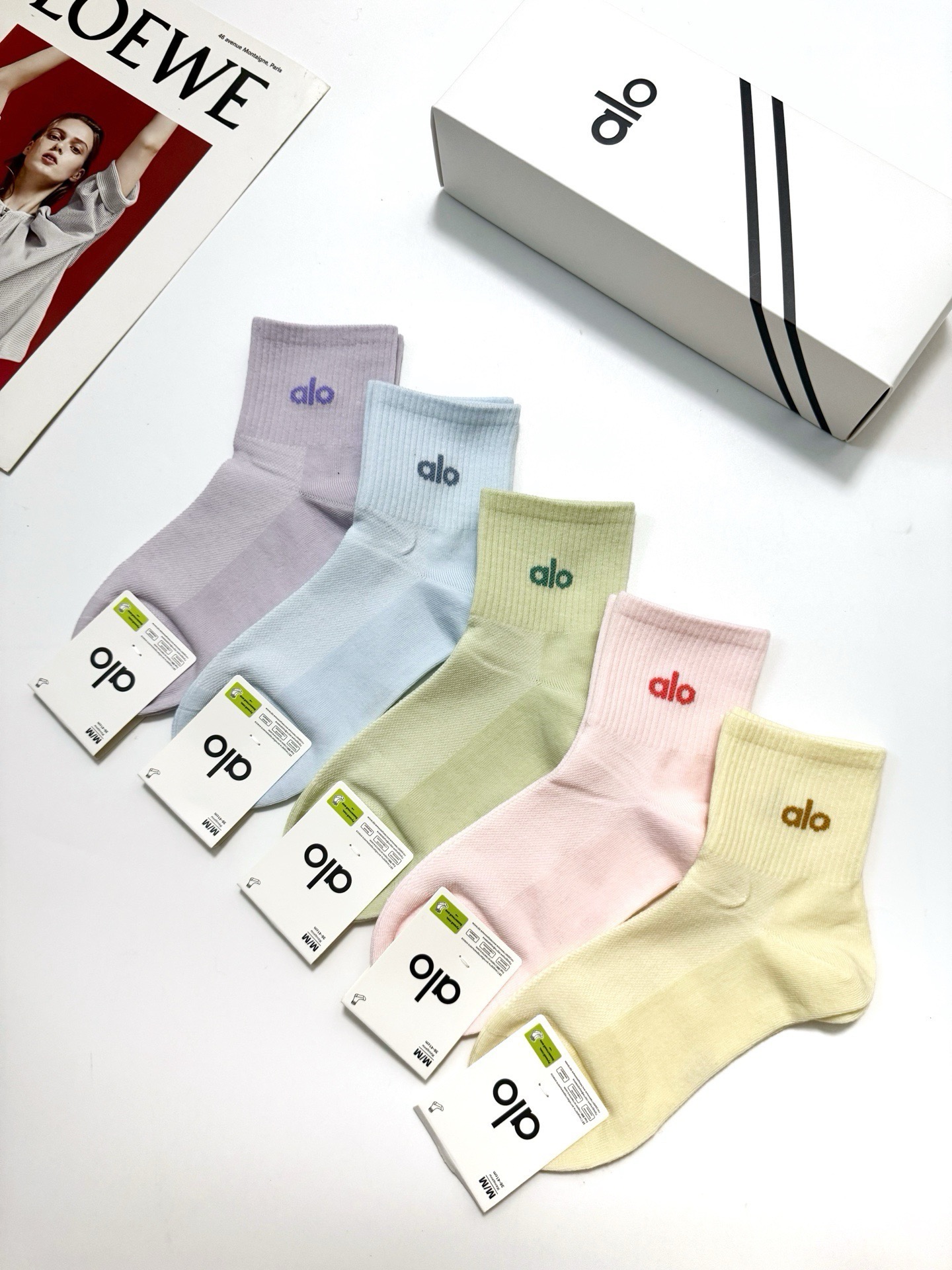 配包装 🌟【一盒5 双】  🌟alo 经典字母logo纯棉短袜 中筒袜 ，ins超火爆红人同款，精美纯棉 面料，潮人必备